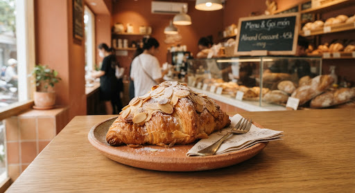 Bánh Croissant Hạnh Nhân